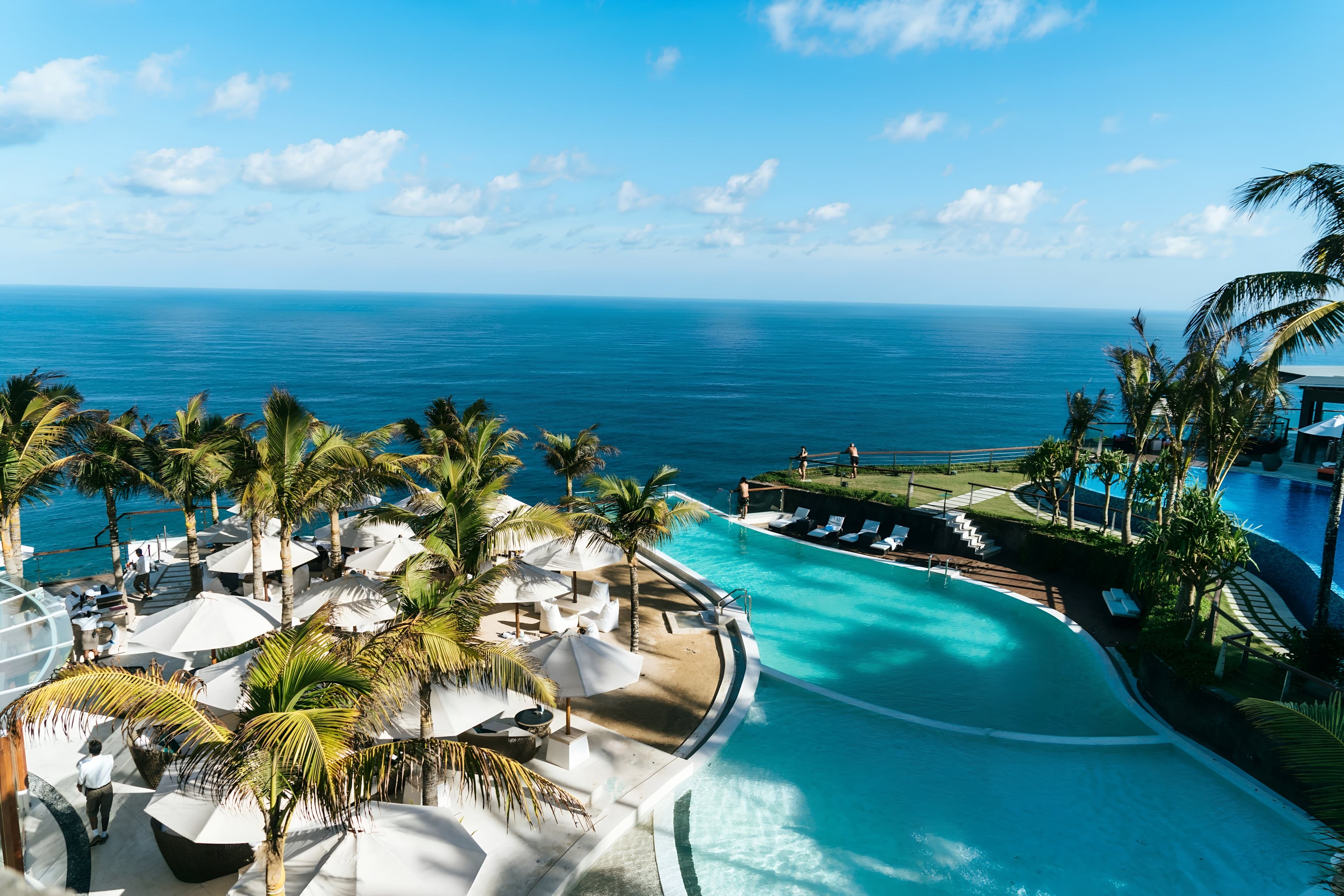 Coastal luxury villa with infinity pool